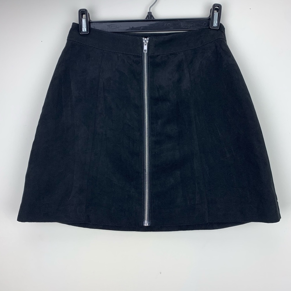 H&M | Divided Suede Like Front Zip Skirt Sz 6